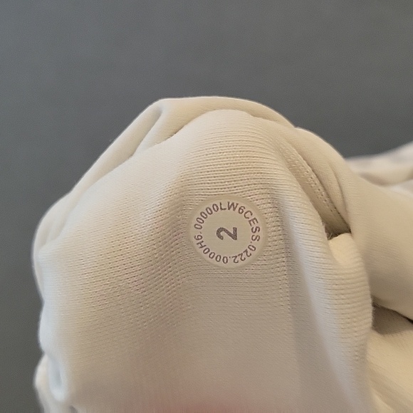 EUC Ladies Lululemon Align High-Rise Crop 17" size 2 - Picture 8 of 8